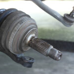 Przeguby napędowe – kluczowe elementy napędu w Twoim pojeździe