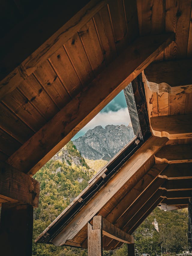 Dlaczego warto wybrać domy z bali całoroczne jako ekologiczne i trwałe rozwiązanie mieszkaniowe?