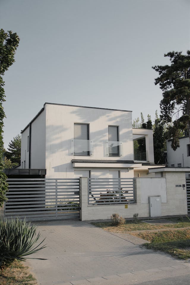 Budowa domów jednorodzinnych – które decyzje naprawdę przesądzają o powodzeniu inwestycji?